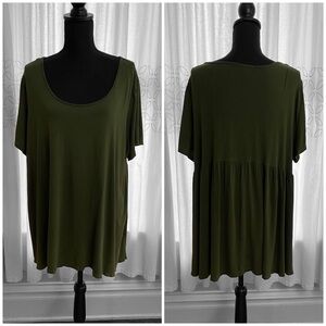 Green oversized top 🖤